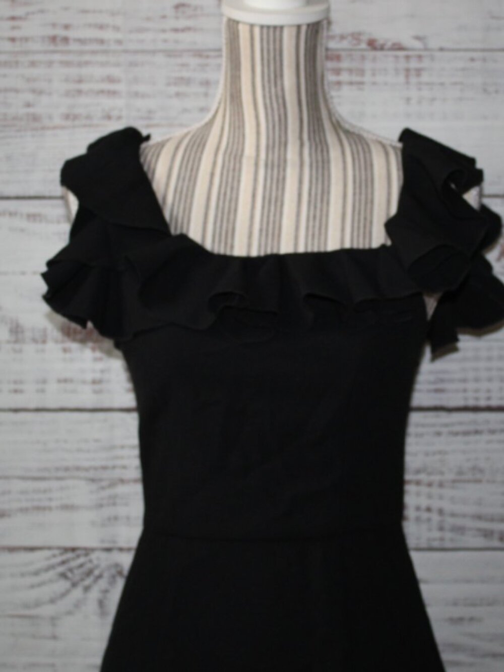 French Connection Whisper Light Ruffle Mini Dress Size Xsmall - Picture 3 of 5